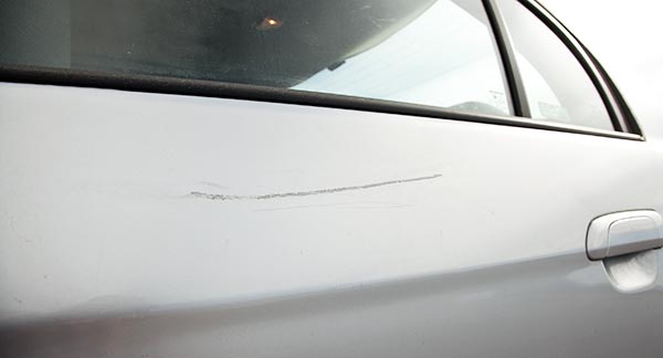 Comment effacer une griffe ou une rayure sur son véhicule ?